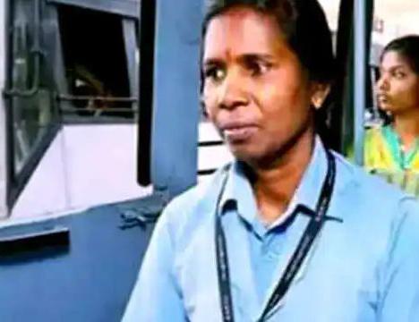 പ്രിയദര്ശിനി സൗജന്യ ബസ് യാത്രയുടെ ഉദ്ഘാടന ദിവസം ബസ് ഓടിക്കുക കെഎസ്ആര്ടിസിയുടെ ആദ്യ വനിതാ ഡ്രൈവര് ഷീല WhatsApp Image 2026 06 13 At 6.18.26 PM